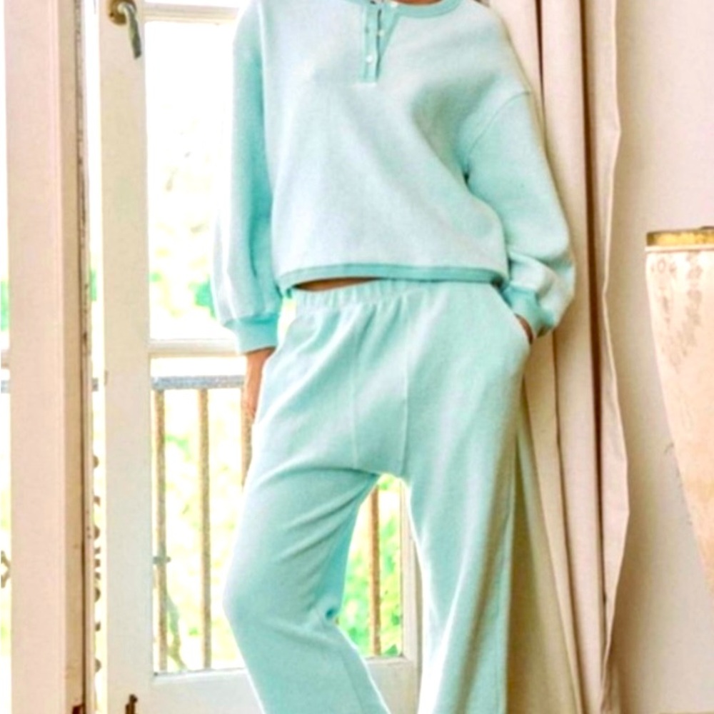 THE GREAT. (Top & Bottom)Sherpa Lounge Set